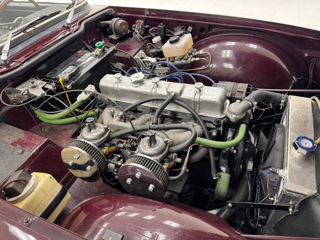 Triumph-TR-6-1972-Convertible-25