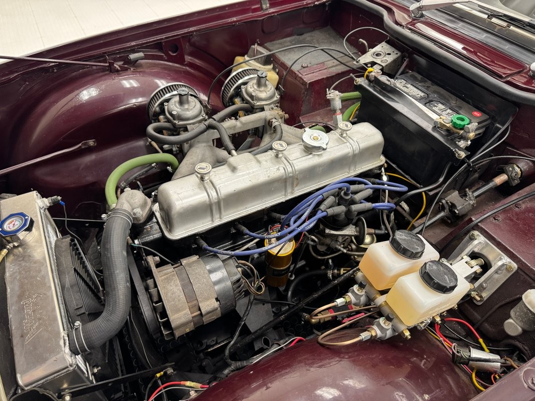 Triumph-TR-6-1972-Convertible-26