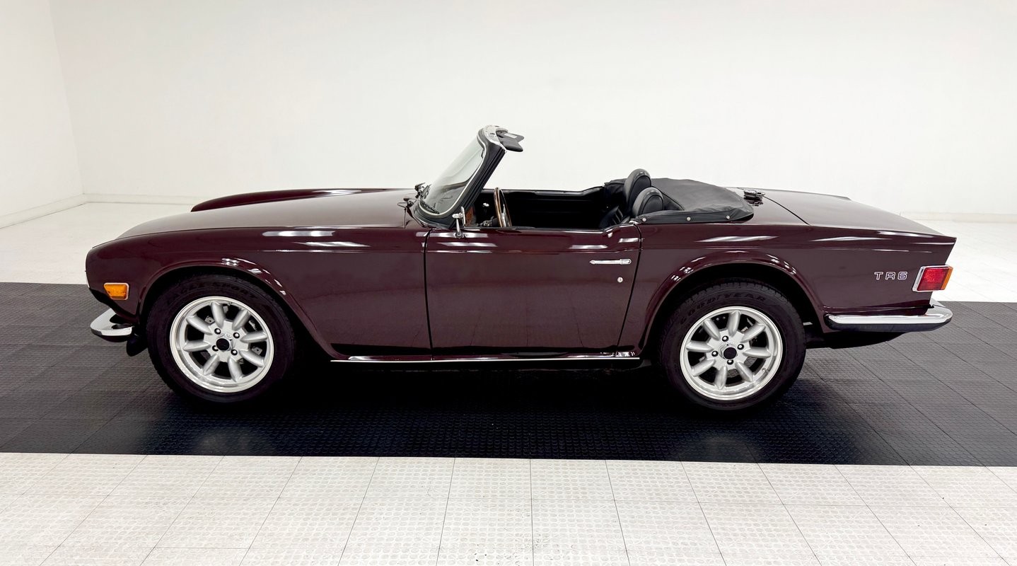 Triumph-TR-6-1972-Convertible-3