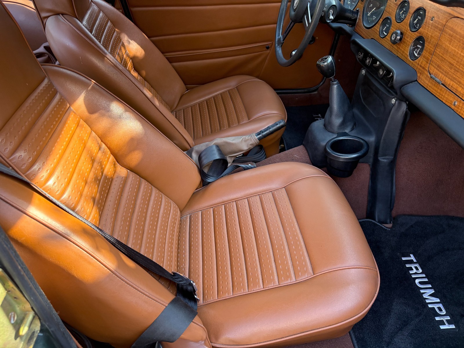 Triumph-TR-6-1972-Convertible-3