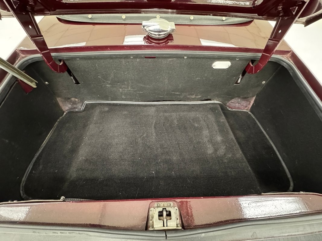 Triumph-TR-6-1972-Convertible-30