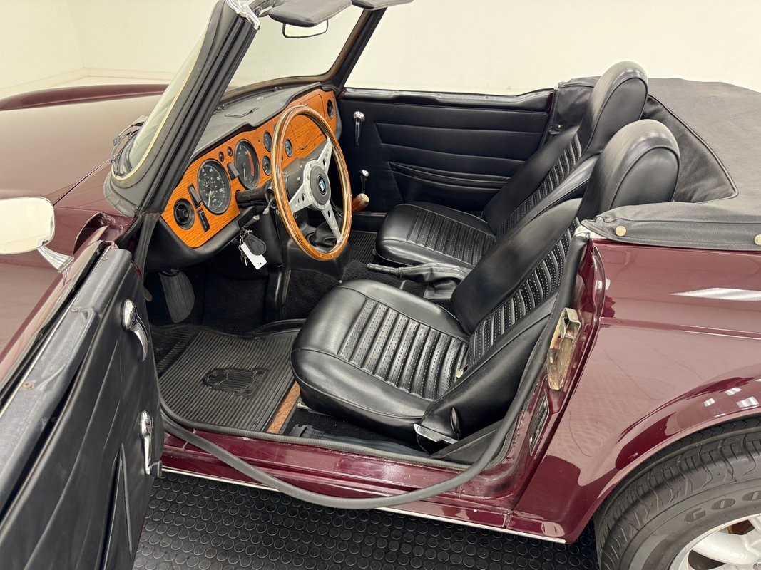 Triumph-TR-6-1972-Convertible-35