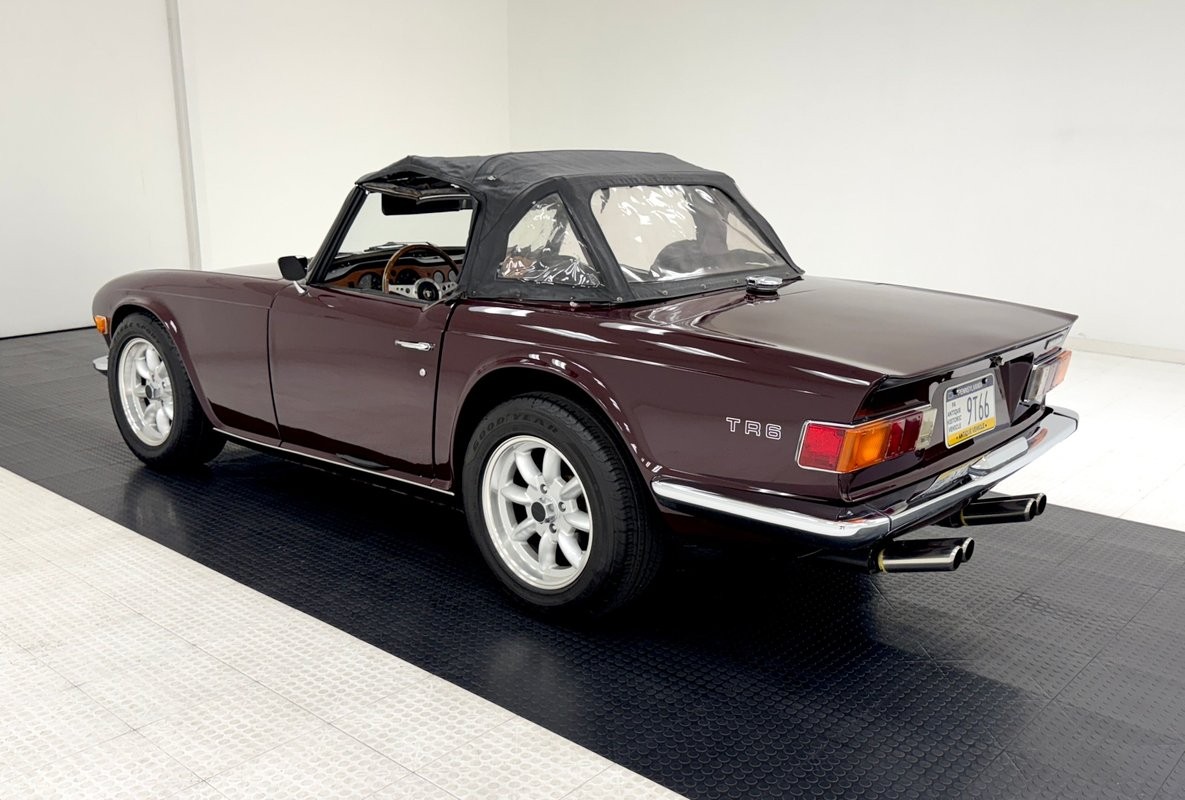 Triumph-TR-6-1972-Convertible-4