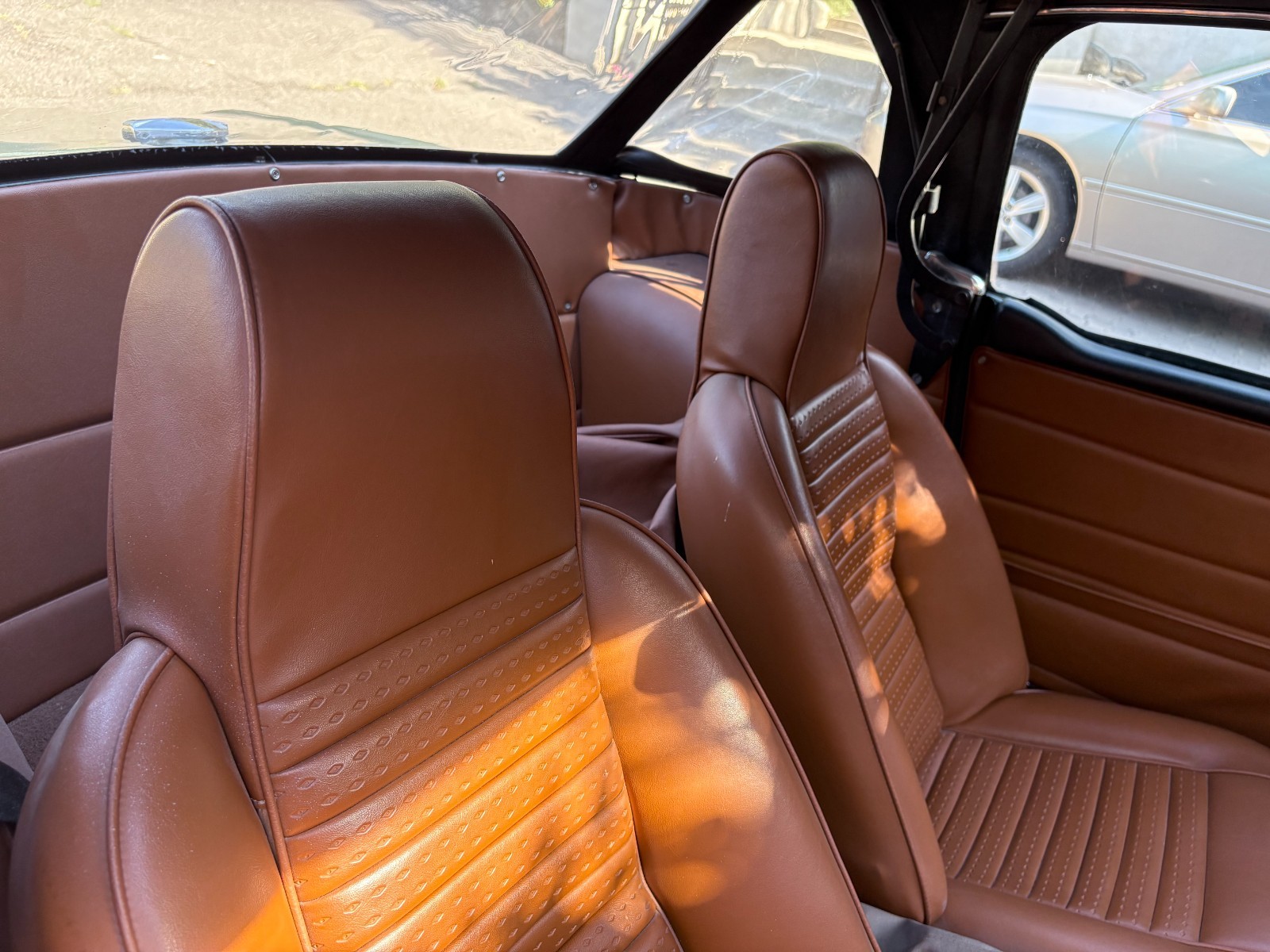 Triumph-TR-6-1972-Convertible-4