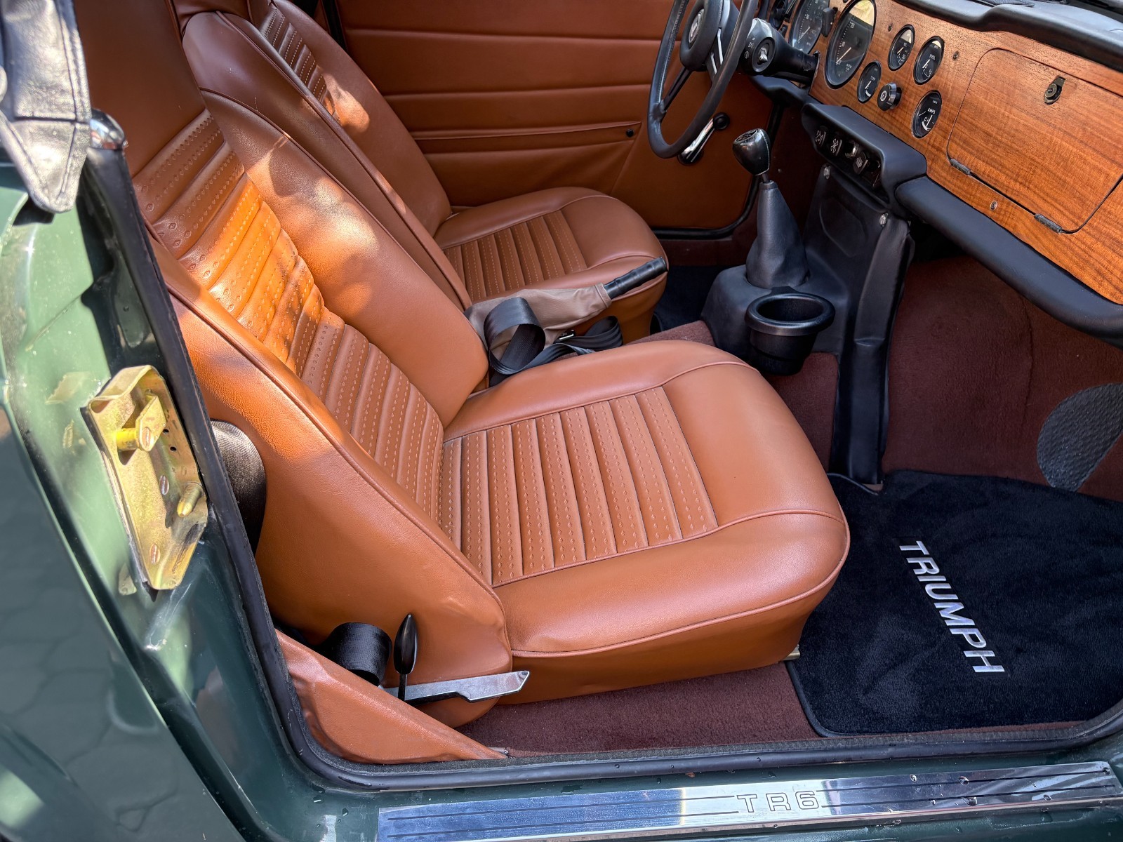 Triumph-TR-6-1972-Convertible-5