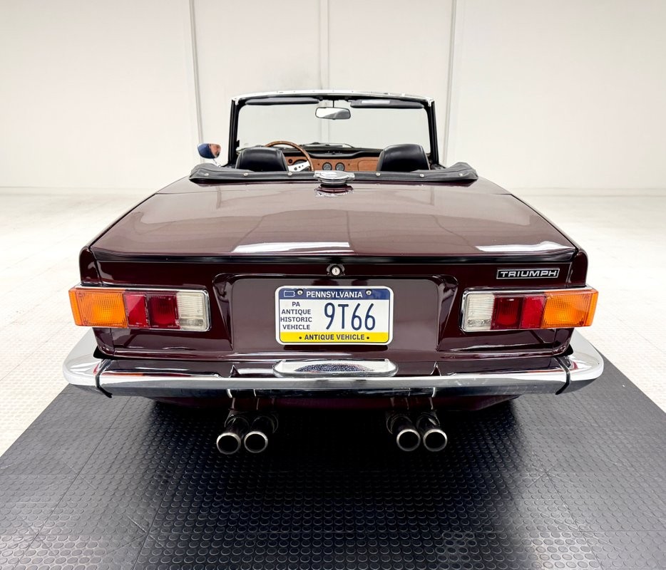 Triumph-TR-6-1972-Convertible-6