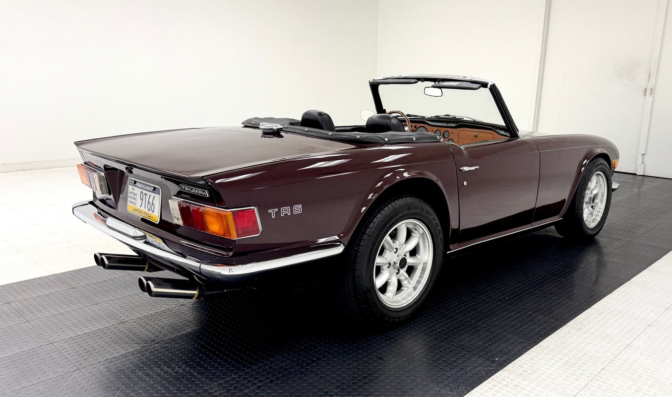 Triumph-TR-6-1972-Convertible-7