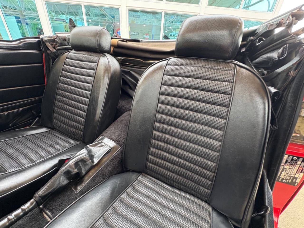Triumph-TR-6-1976-Convertible-30