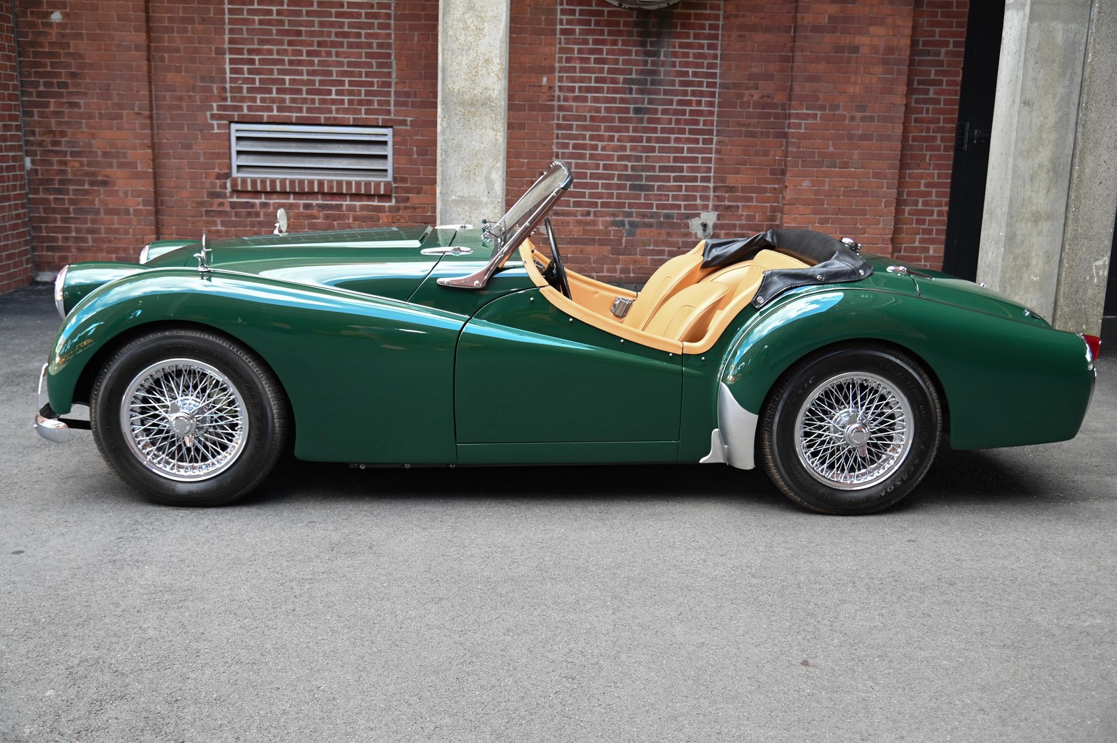 Triumph-TR3-1957-8