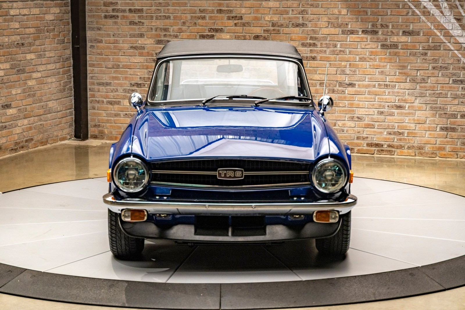 Triumph-TR6-1975-Other-1
