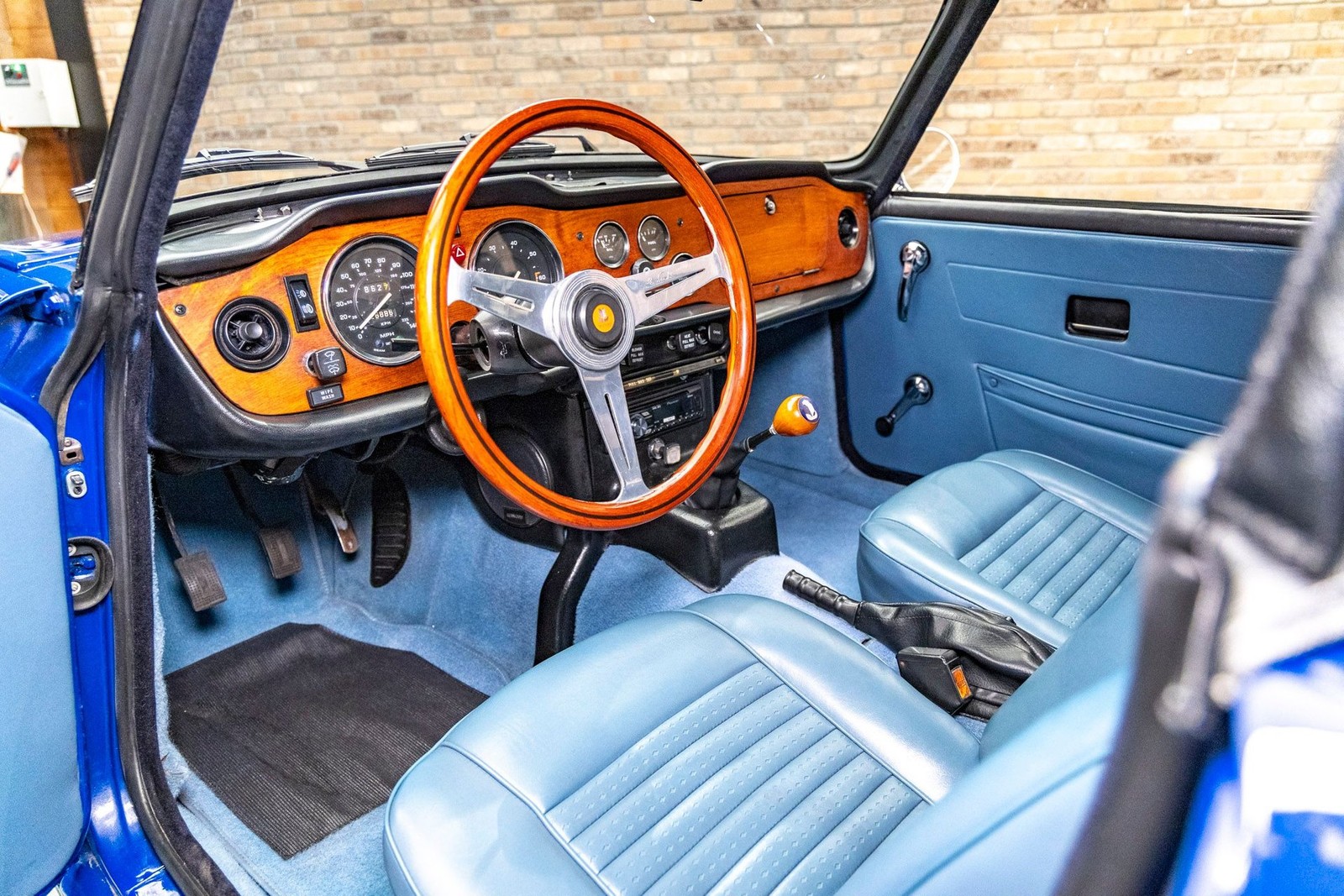 Triumph-TR6-1975-Other-21