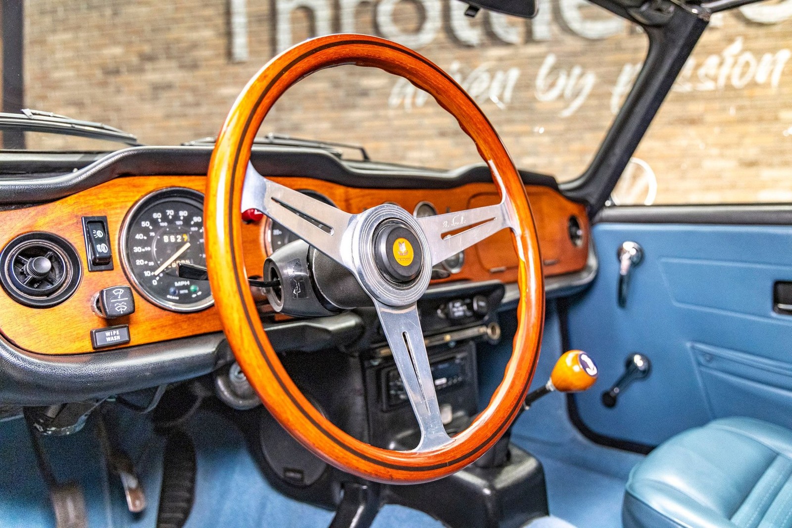 Triumph-TR6-1975-Other-23