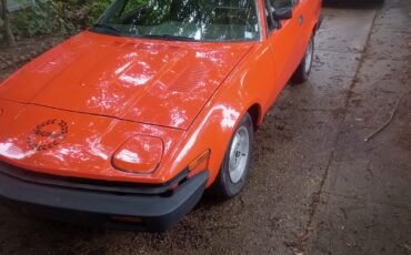 Triumph-TR7-1980-Convertible-1