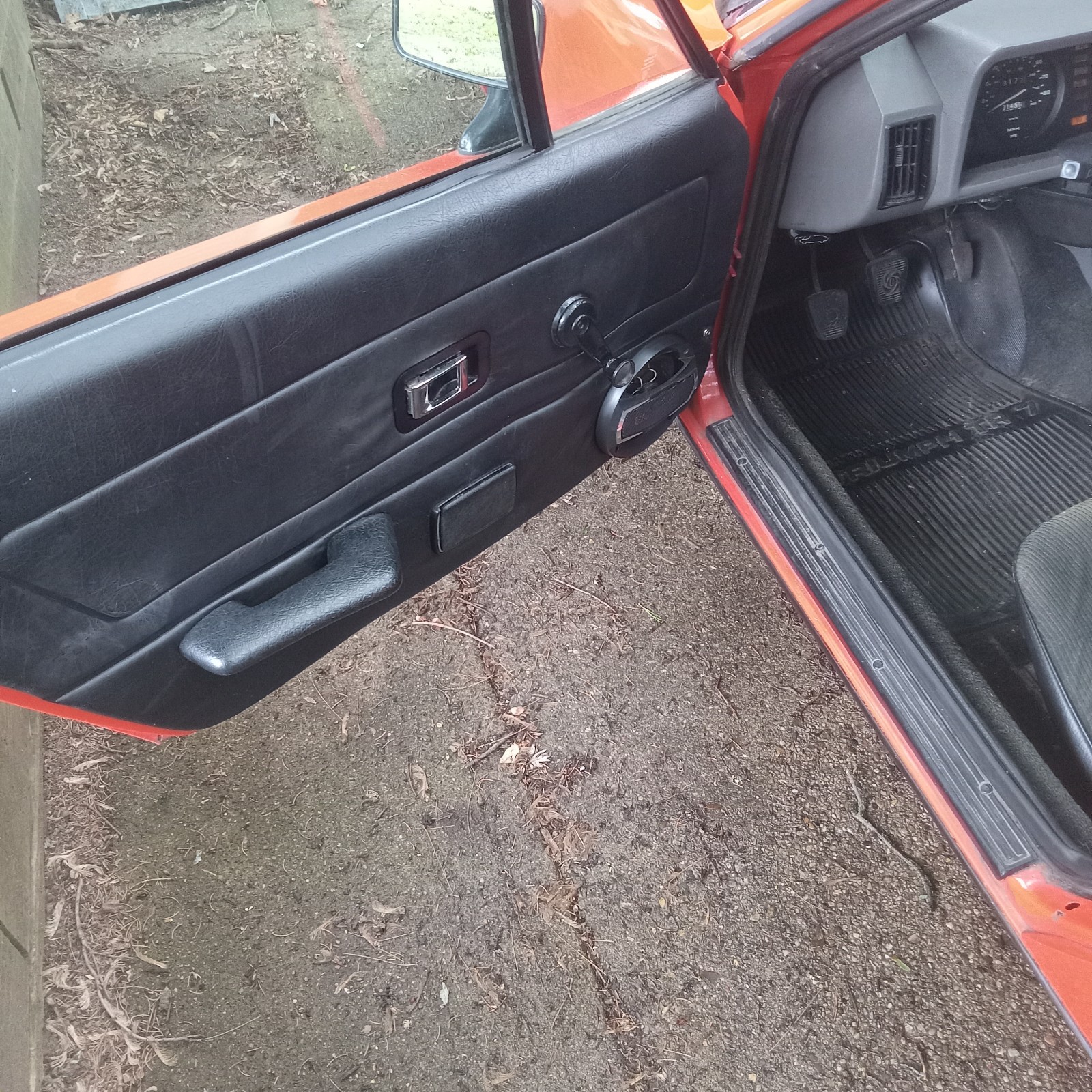 Triumph-TR7-1980-Convertible-5