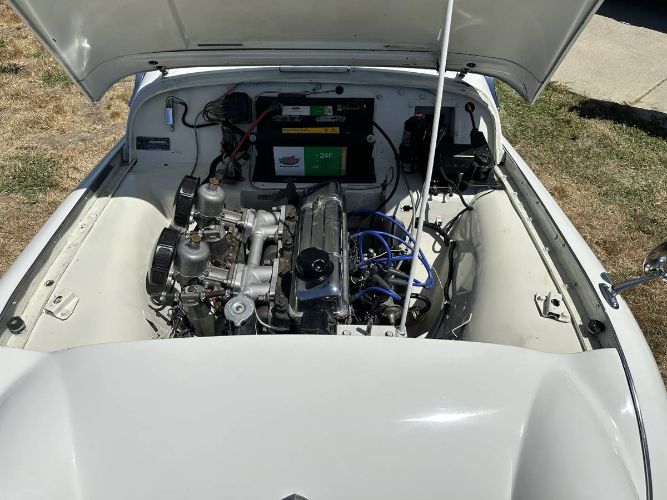 Triumph-Tr3-1960-White-Red-2