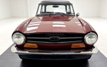 Triumph-Tr6-1973-Burgundy-Black-11