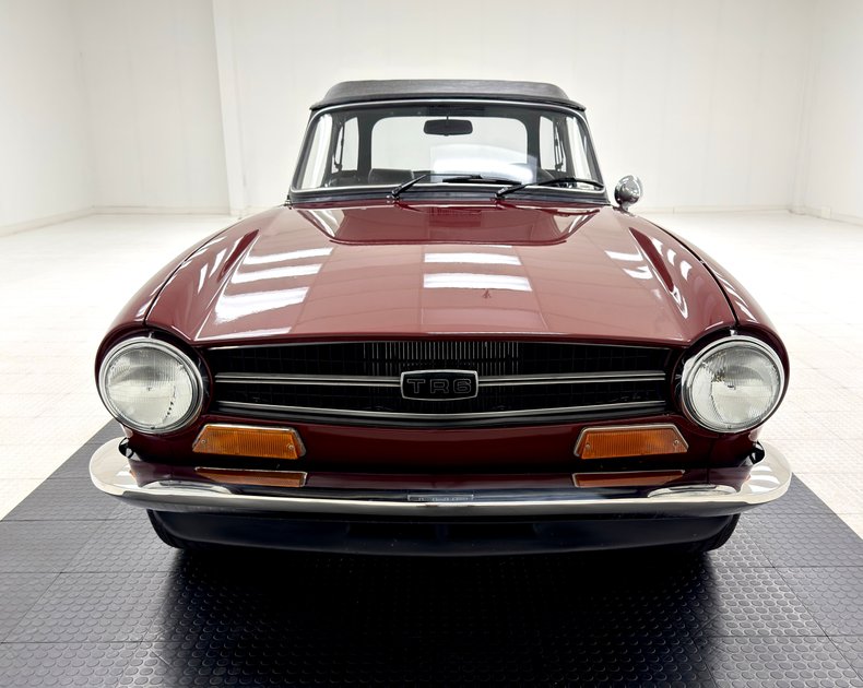 Triumph-Tr6-1973-Burgundy-Black-11