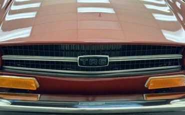 Triumph-Tr6-1973-Burgundy-Black-12