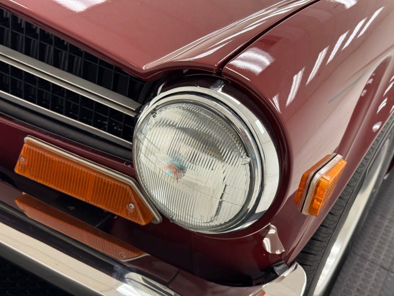 Triumph-Tr6-1973-Burgundy-Black-13