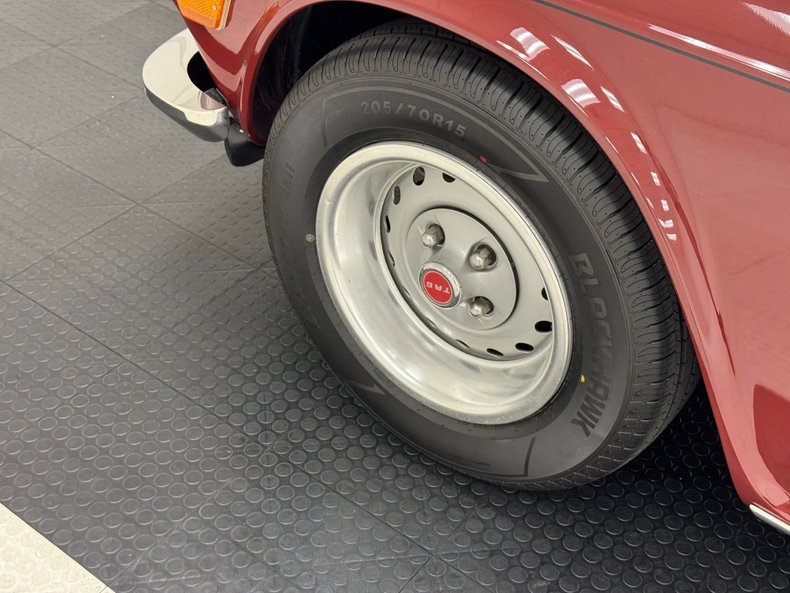 Triumph-Tr6-1973-Burgundy-Black-14