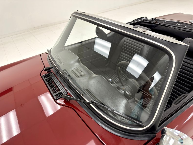 Triumph-Tr6-1973-Burgundy-Black-15