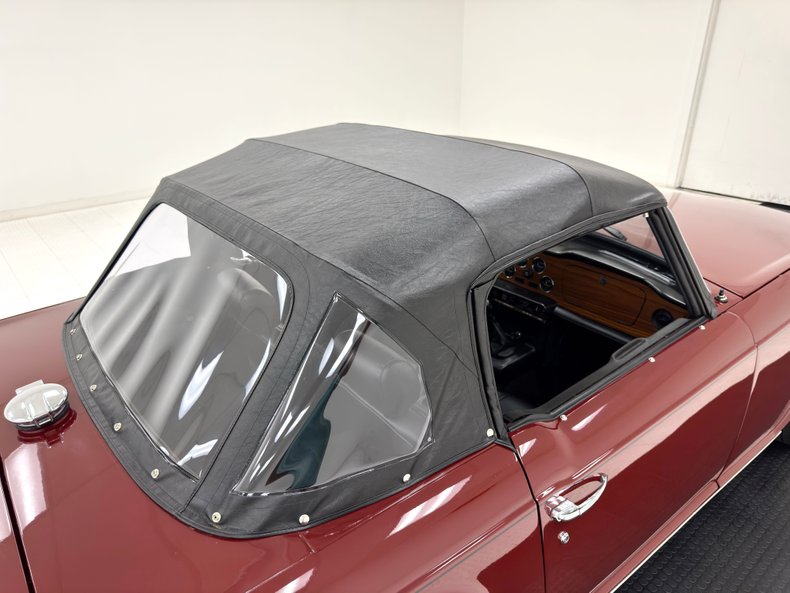 Triumph-Tr6-1973-Burgundy-Black-19