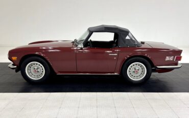 Triumph-Tr6-1973-Burgundy-Black-2