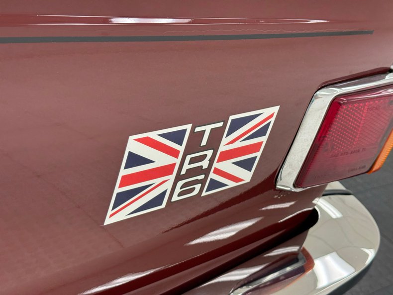 Triumph-Tr6-1973-Burgundy-Black-20
