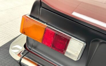 Triumph-Tr6-1973-Burgundy-Black-21