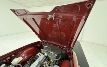 Triumph-Tr6-1973-Burgundy-Black-22