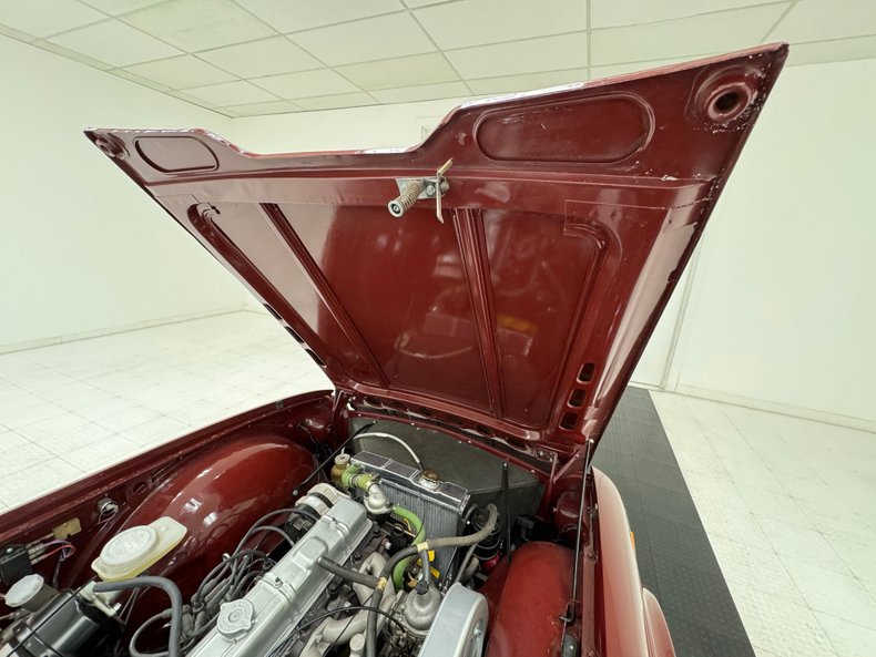 Triumph-Tr6-1973-Burgundy-Black-22