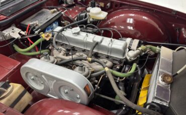 Triumph-Tr6-1973-Burgundy-Black-24