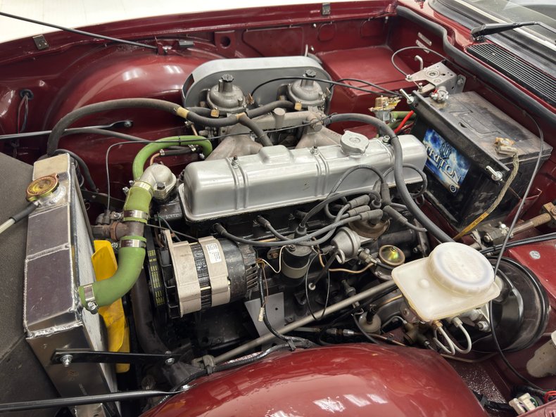 Triumph-Tr6-1973-Burgundy-Black-25