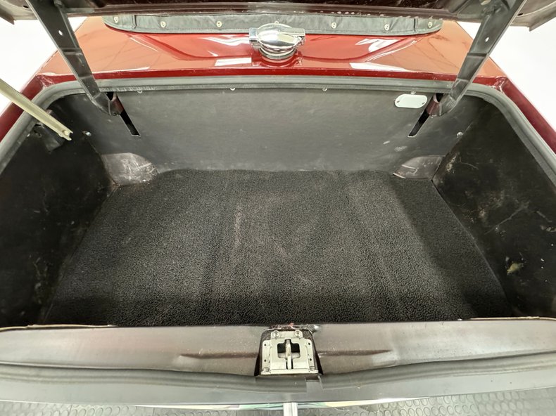 Triumph-Tr6-1973-Burgundy-Black-29