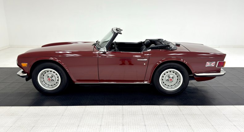 Triumph-Tr6-1973-Burgundy-Black-3
