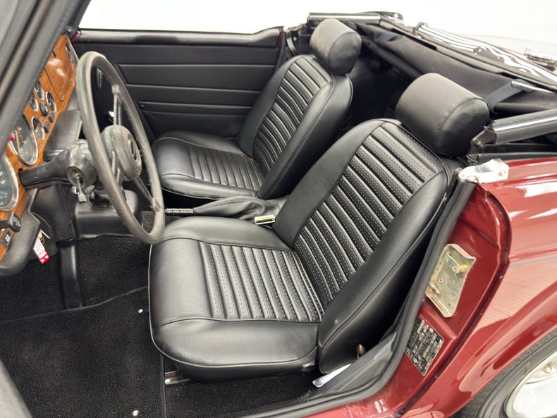 Triumph-Tr6-1973-Burgundy-Black-31