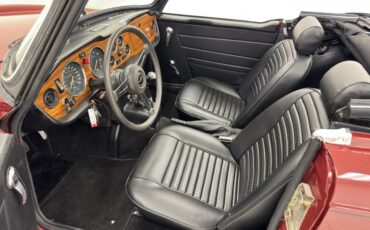 Triumph-Tr6-1973-Burgundy-Black-32