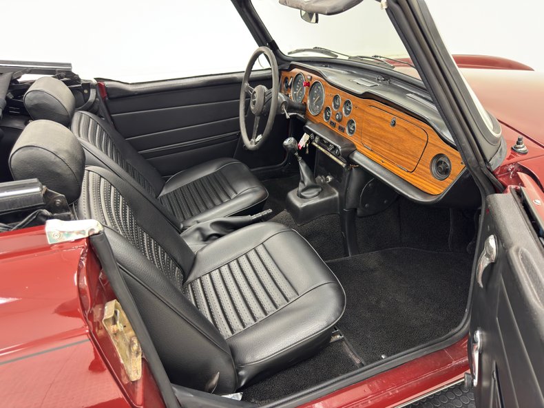 Triumph-Tr6-1973-Burgundy-Black-35