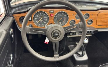 Triumph-Tr6-1973-Burgundy-Black-37