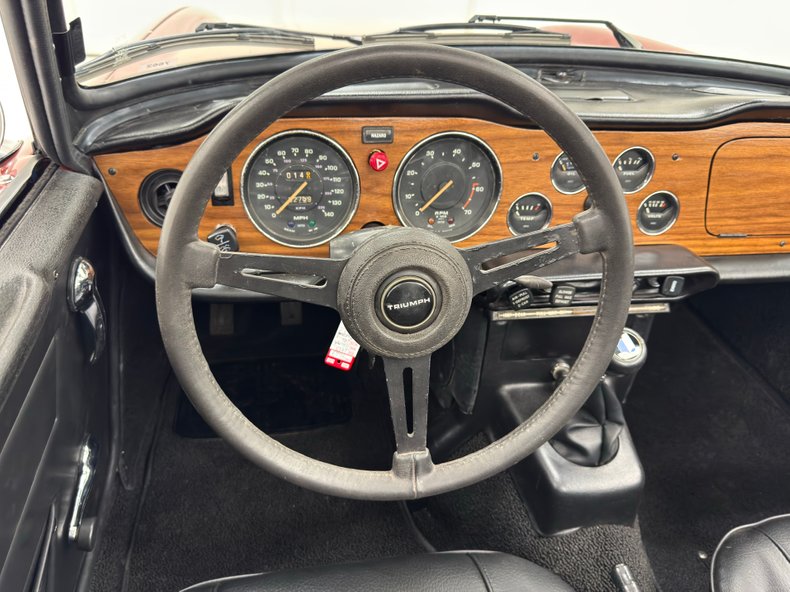 Triumph-Tr6-1973-Burgundy-Black-37