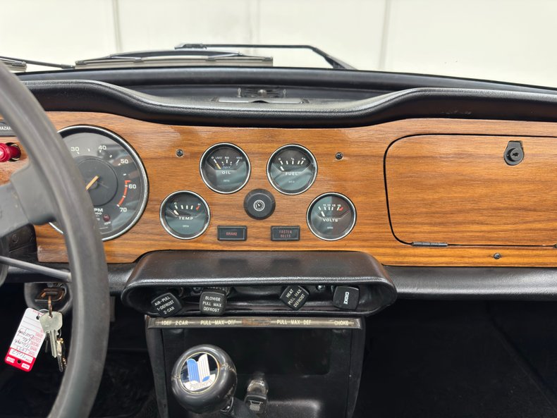 Triumph-Tr6-1973-Burgundy-Black-40