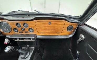 Triumph-Tr6-1973-Burgundy-Black-41
