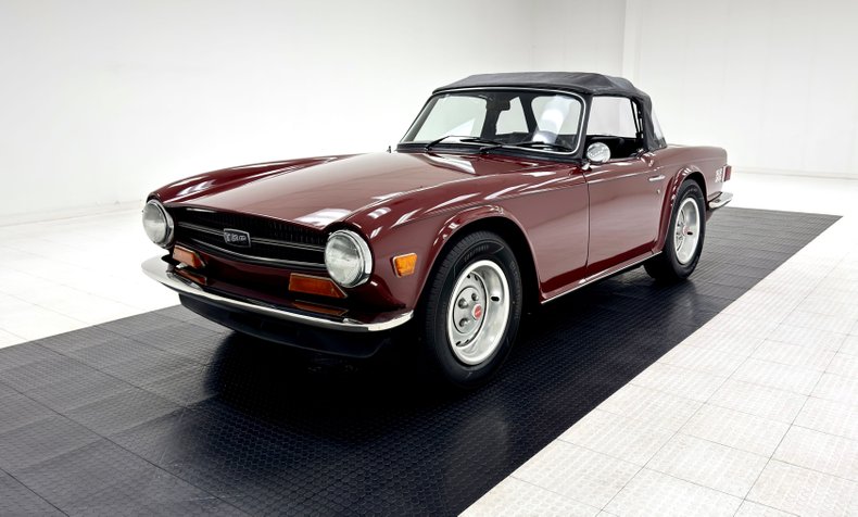 Triumph-Tr6-1973-Burgundy-Black-49