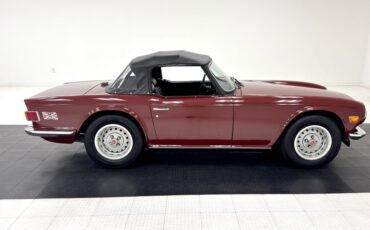 Triumph-Tr6-1973-Burgundy-Black-9