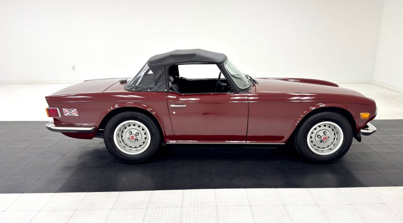 Triumph-Tr6-1973-Burgundy-Black-9