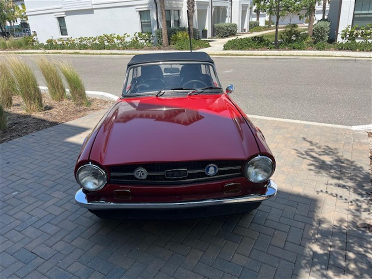 Triumph-Tr6-1973-Pimento-Red-Black-10