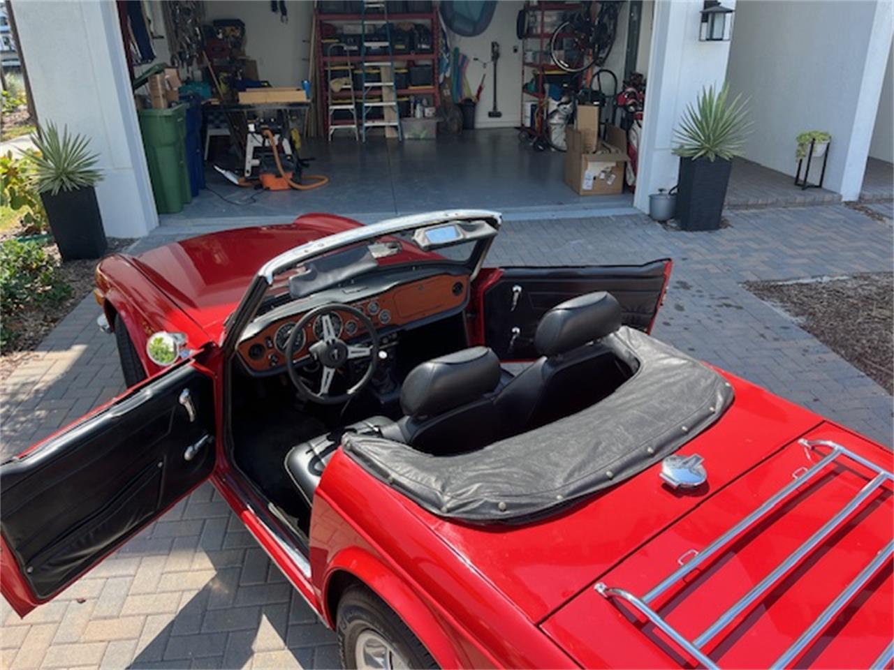 Triumph-Tr6-1973-Pimento-Red-Black-3