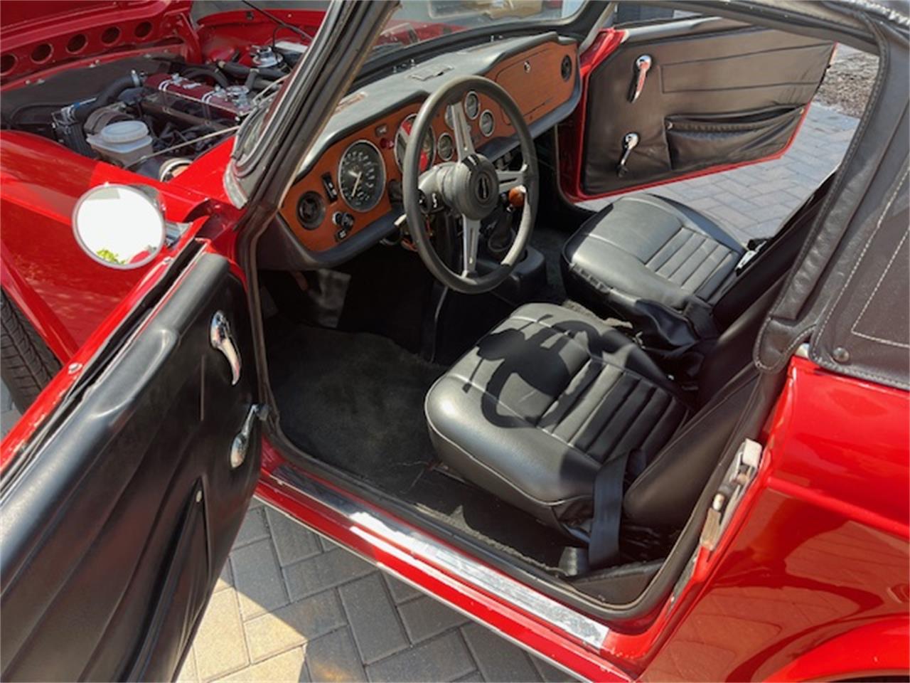 Triumph-Tr6-1973-Pimento-Red-Black-5