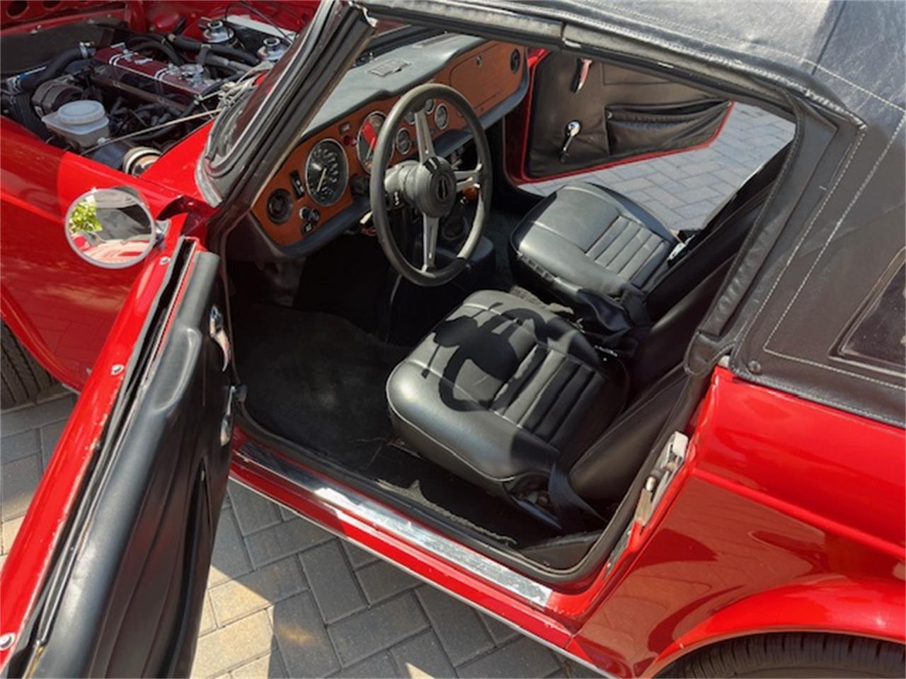 Triumph-Tr6-1973-Pimento-Red-Black-6