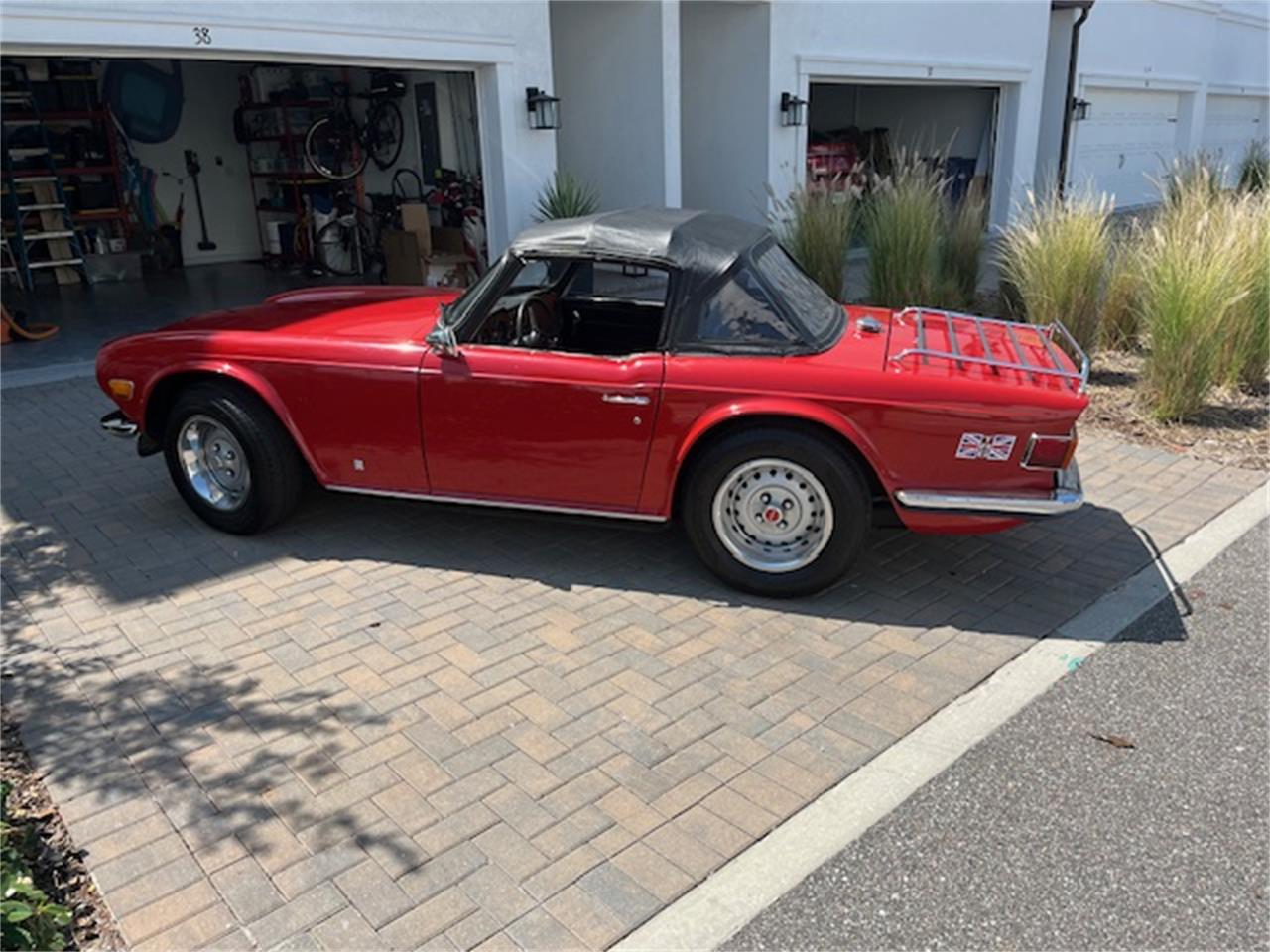 Triumph-Tr6-1973-Pimento-Red-Black-8